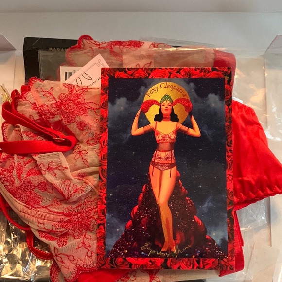 Madame Stockings - Picture 8 of 8